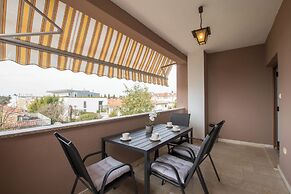 Peaceful Apartment With Private Terrace
