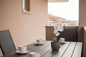 Peaceful Apartment With Private Terrace