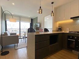 w Deluxe 2BR w Balcony View in Miraflores
