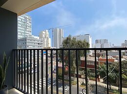 w Deluxe 2BR w Balcony View in Miraflores