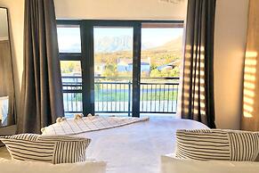 Cape Winelands Mountain View Getaway