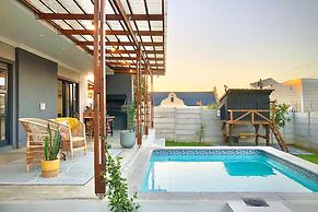 Cape Winelands Mountain View Getaway