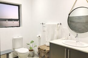 Cape Winelands Mountain View Getaway