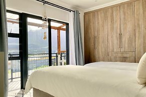 Cape Winelands Mountain View Getaway