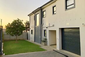 Cape Winelands Mountain View Getaway