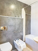Hotel 13 de Outubro by Umbral