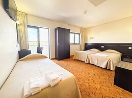 Hotel 13 de Outubro by Umbral