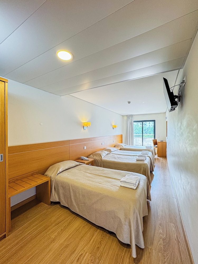 Hotel 13 de Outubro by Umbral