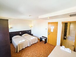 Hotel 13 de Outubro by Umbral