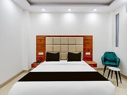 Collection O Hotel Evergreen