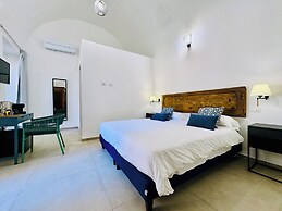 Palazzo Bougainvillea by Ritardo Aereo