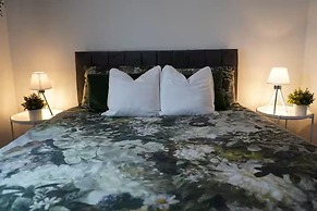 Sleeps 6 - Parking - Garden - Wifi - Bbq
