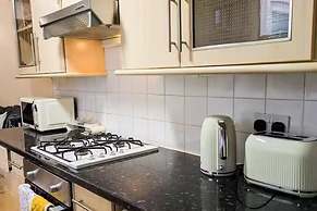 Sleeps 6 - Parking - Garden - Wifi - Bbq