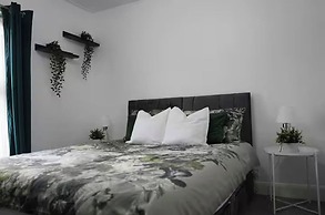 Sleeps 6 - Parking - Garden - Wifi - Bbq