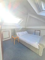 Sleeps 6 - St Helens - 50 Mins to Peak District