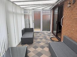 Sleeps 6 - St Helens - 50 Mins to Peak District
