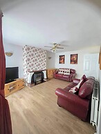 Sleeps 6 - St Helens - 50 Mins to Peak District