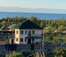 Maksathouse