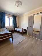 Maksathouse