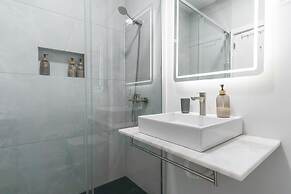 Bays Secrets Apartment by Atlantic Holiday