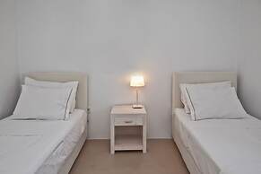 White Tinos Luxury Suites