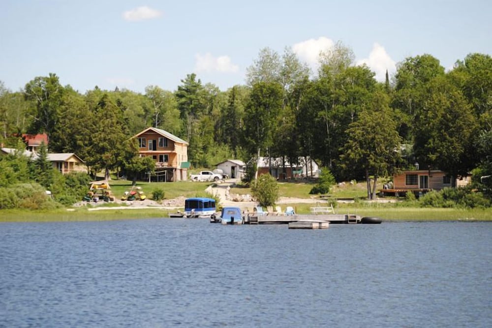 Mowat Landing Cottages