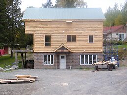 Mowat Landing Cottages