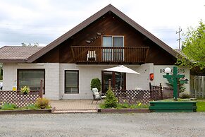 Arrowhead Inn by Baaman's