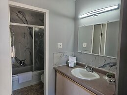 Arrowhead Inn by Baaman's