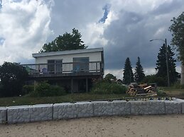 Waters Edge Motel