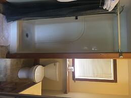 Waters Edge Motel