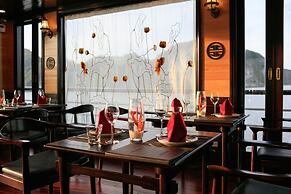 V'Spirit Cruises