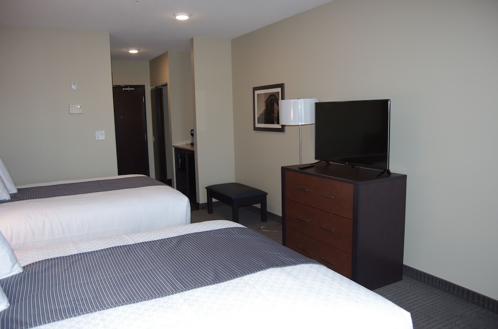 Best Western Plus Lacombe Inn & Suites