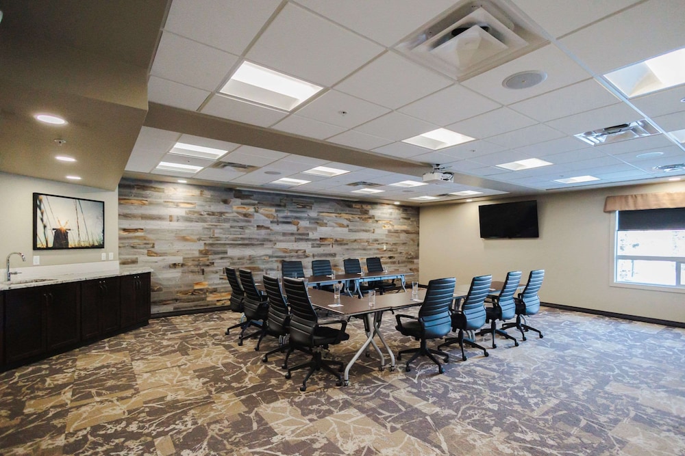 Best Western Plus Lacombe Inn & Suites