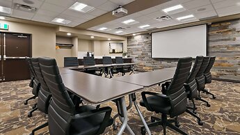 Best Western Plus Lacombe Inn & Suites