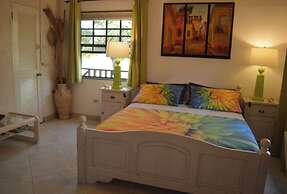 Yellow Bird Apartment