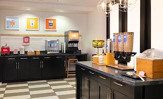 Hampton Inn & Suites La Crosse Downtown