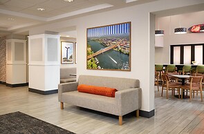 Hampton Inn & Suites La Crosse Downtown