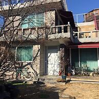 Hans House