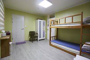 Hans House