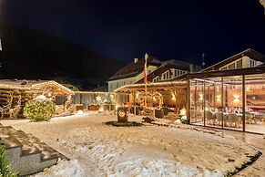 Hotel Alpenstolz