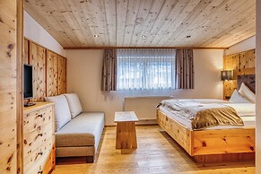 Hotel Alpenstolz