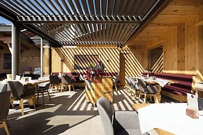 Hotel Alpenstolz
