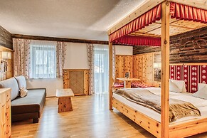 Hotel Alpenstolz
