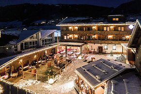 Hotel Alpenstolz