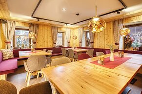 Hotel Alpenstolz