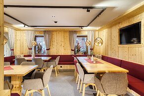 Hotel Alpenstolz