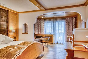Hotel Alpenstolz