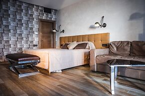 M1 Club Hotel