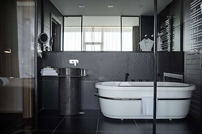 M1 Club Hotel